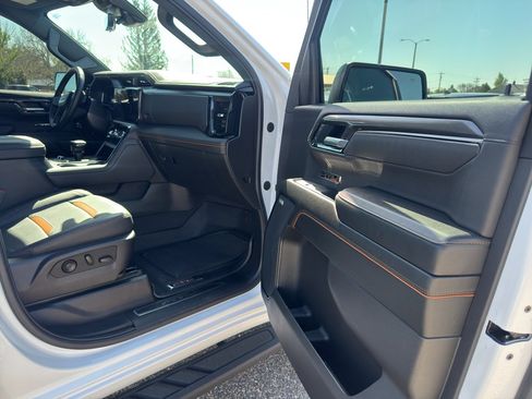 Used 2025 GMC Sierra 1500 AT4 w/ AT4 Premium Package AWD/4WD image 17