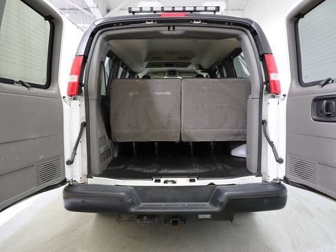 Used 2021 GMC Savana 3500 LS w/ Cold Climate Package RWD image 8