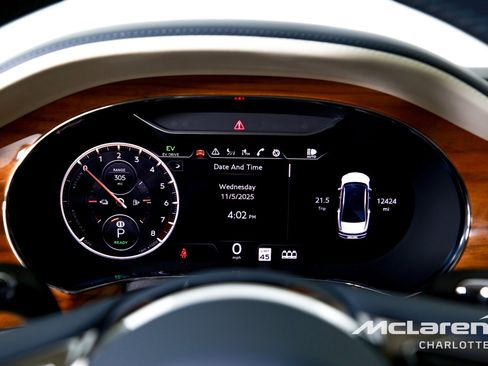 Used 2023 Bentley Flying Spur Plug-In Hybrid image 13