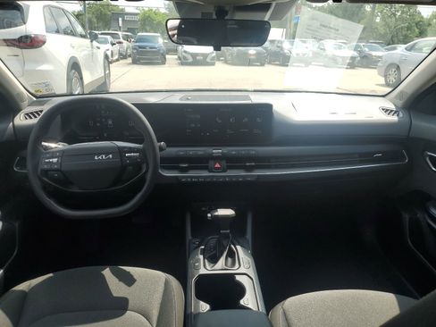 Used 2025 Kia K4 FWD image 9