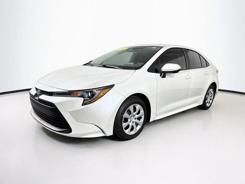 Used 2023 Toyota Corolla LE FWD image 3