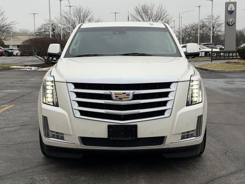 Used 2015 Cadillac Escalade Luxury image 2