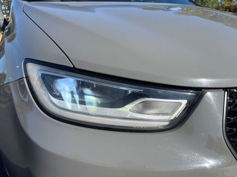 Used 2021 Chrysler Pacifica Touring w/ S Appearance Package image 22