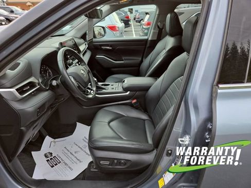 Used 2021 Toyota Highlander XLE AWD/4WD image 14