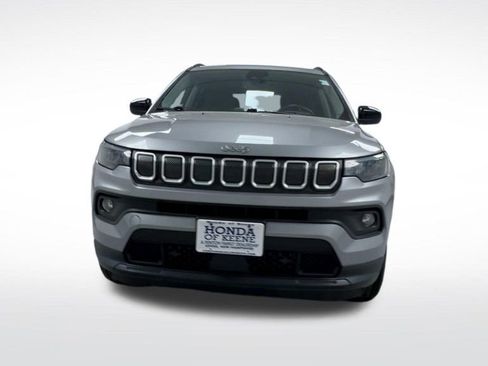 Used 2022 Jeep Compass Latitude w/ Convenience Group AWD/4WD image 3