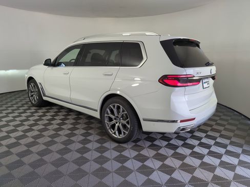 Used 2026 BMW X7 xDrive40i w/ Premium Package image 3