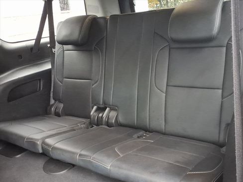 Used 2019 Chevrolet Suburban Premier image 16