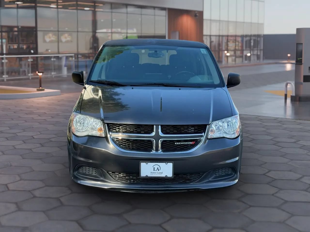 Used 2015 Dodge Grand Caravan American Value Package w/ UConnect Hands-Free Group FWD image 9