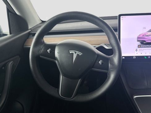 Used 2022 Tesla Model Y Long Range AWD/4WD image 17