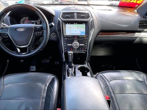 Used 2018 Ford Explorer Platinum image 15