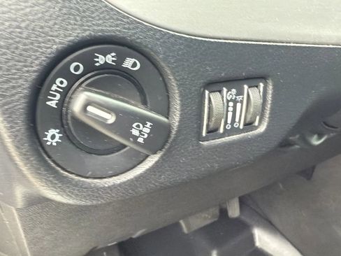 Used 2015 Dodge Grand Caravan R/T image 21