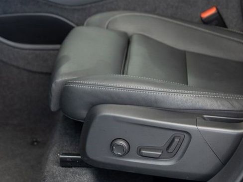 New 2025 Volvo XC40 B5 Plus image 10