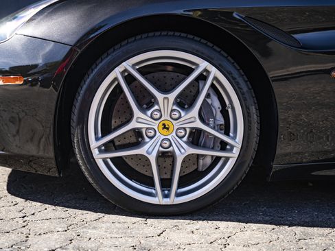 Used 2017 Ferrari California T image 26