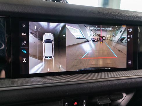 Certified 2025 Porsche Cayenne AWD/4WD image 30