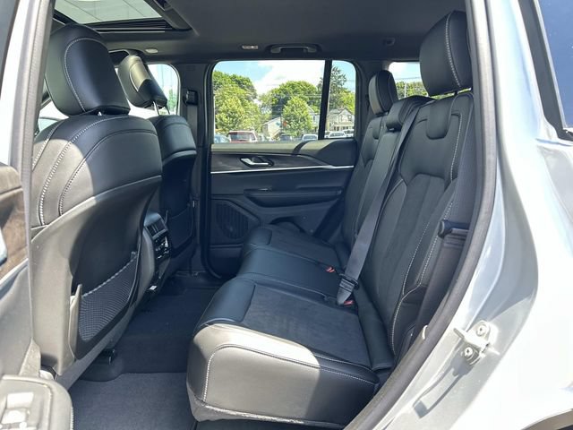 New 2026 Jeep Grand Cherokee Altitude AWD/4WD image 5