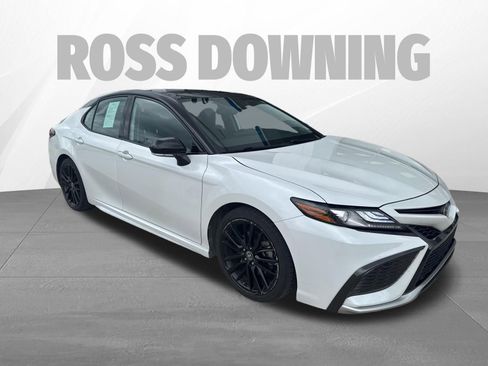 Used 2021 Toyota Camry XSE image 3