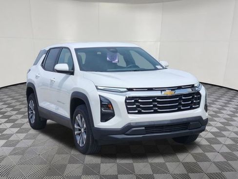 Used 2026 Chevrolet Equinox LT w/ Convenience Package II FWD image 2