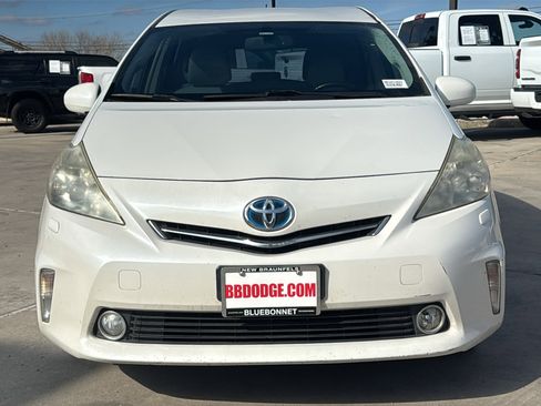 Used 2013 Toyota Prius V image 2