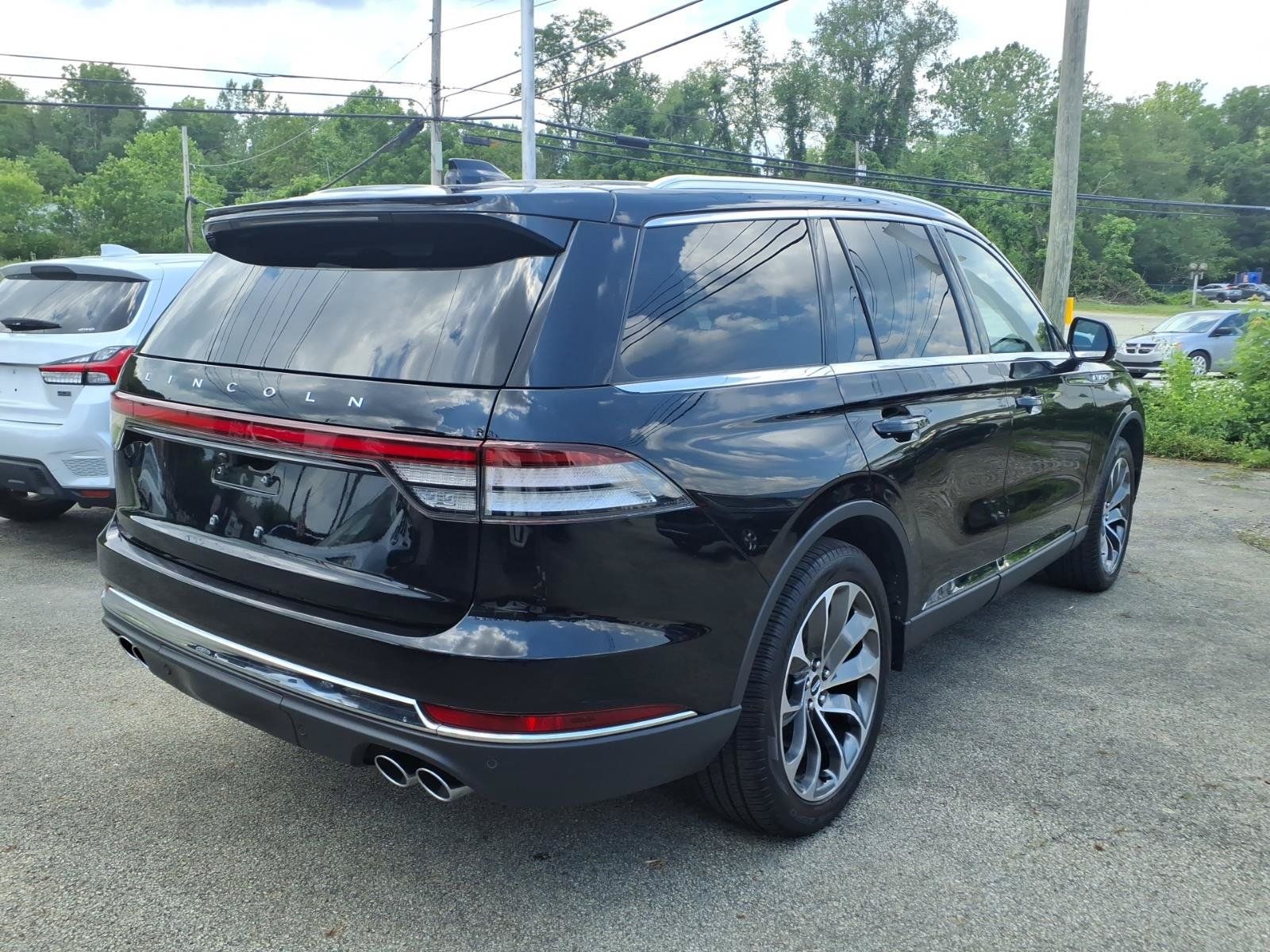 Used 2025 Lincoln Aviator Reserve w/ Illumination Package AWD/4WD image 3