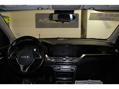 Used 2022 Kia Niro EX image 14
