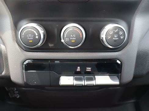 Used 2019 RAM 1500 Big Horn AWD/4WD image 11