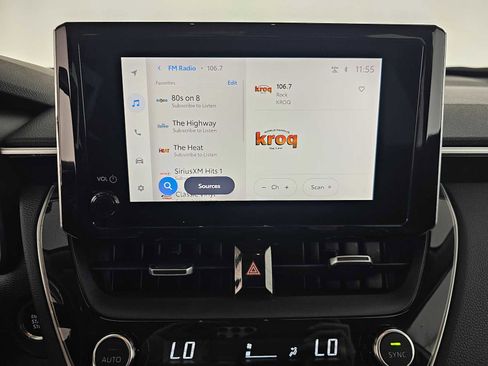 Used 2023 Toyota Corolla Cross XLE image 25