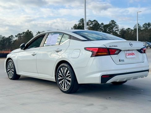 Used 2024 Nissan Altima 2.5 SV image 12
