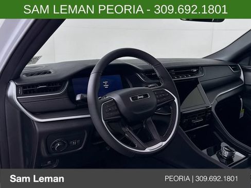 New 2025 Jeep Grand Cherokee Laredo w/ Luxury Tech Group I AWD/4WD image 9