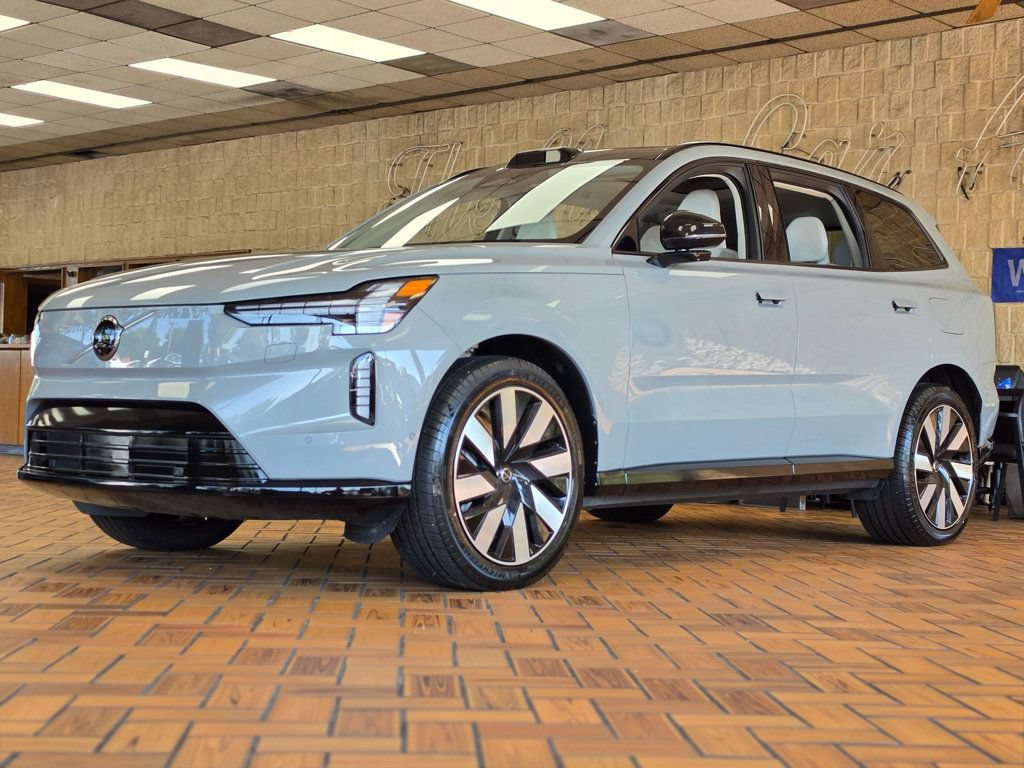 Used 2025 Volvo EX90 Ultra AWD/4WD image 4