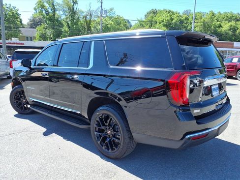 Used 2023 GMC Yukon XL SLT AWD/4WD image 6
