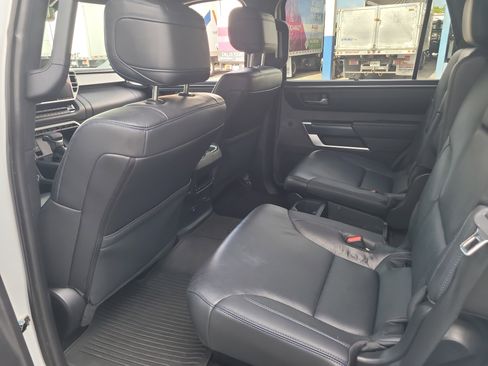 Used 2024 Toyota Sequoia Platinum AWD/4WD image 9