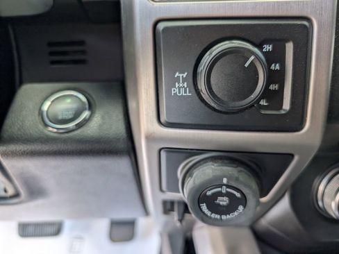 Used 2018 Ford F150 Platinum w/ Equipment Group 701A Luxury AWD/4WD image 18