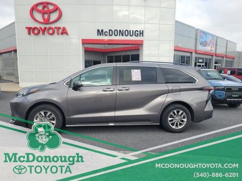 Certified 2024 Toyota Sienna XLE image 2