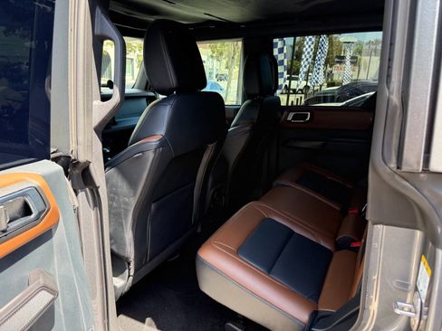 Used 2024 Ford Bronco Outer Banks AWD/4WD image 34