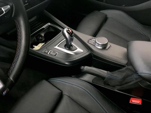 Used 2018 BMW M2 RWD image 22