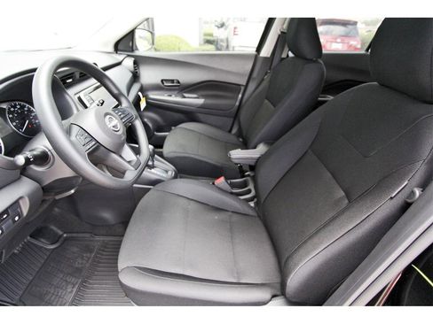 New 2025 Nissan Kicks Play S image 6