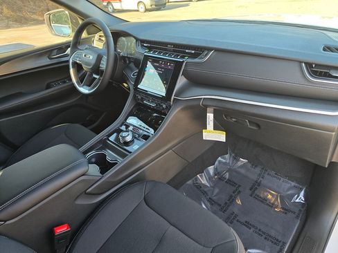 New 2025 Jeep Grand Cherokee Laredo X w/ Luxury Tech Group I image 27