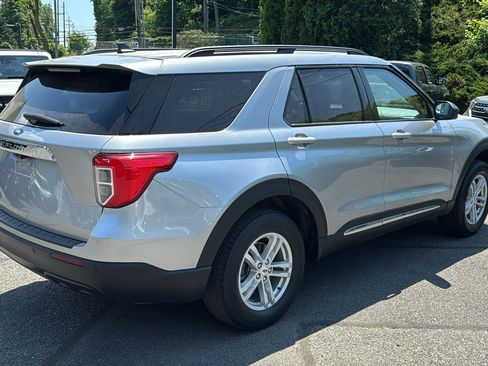 Used 2023 Ford Explorer XLT AWD/4WD image 8