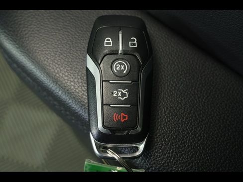 Used 2017 Ford Explorer XLT w/ Equipment Group 202A image 28