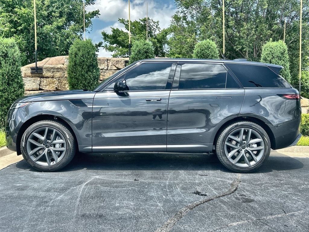 New 2026 Land Rover Range Rover Sport SE AWD/4WD image 2