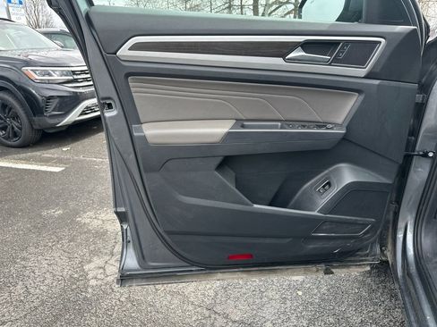 Used 2022 Volkswagen Atlas SE w/ Panoramic Sunroof Package image 4