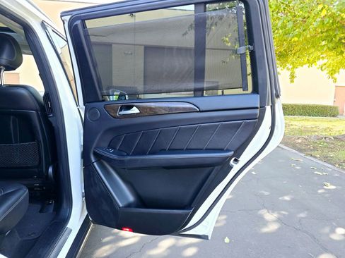 Used 2015 Mercedes-Benz GL 450 4MATIC w/ Lighting Package image 35