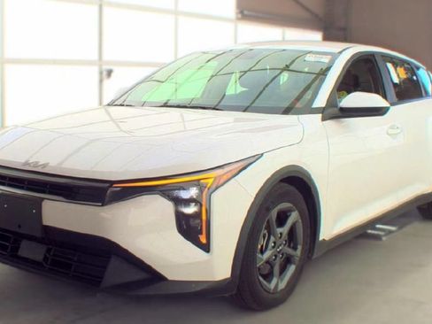 Used 2025 Kia K4 FWD image 1