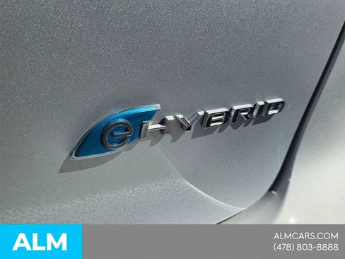 Used 2023 Chrysler Pacifica Touring-L image 13