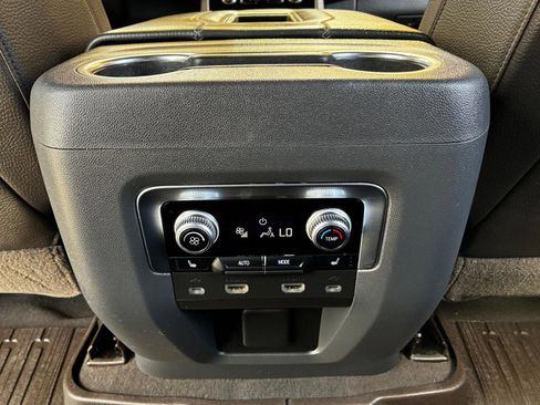 Used 2021 GMC Yukon Denali w/ Denali Ultimate Package image 31