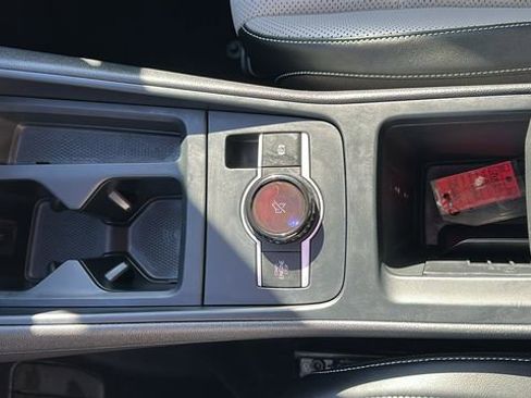 Used 2025 Volkswagen Tiguan SE AWD/4WD image 13