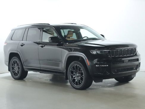 Used 2025 Jeep Grand Cherokee L Summit w/ Advanced Protech Group IV AWD/4WD image 9