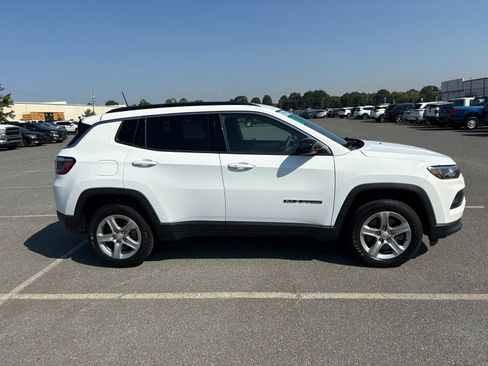 Used 2023 Jeep Compass Latitude AWD/4WD image 2