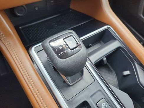 Used 2024 Nissan Pathfinder Platinum image 35