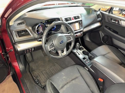 Used 2017 Subaru Outback 2.5i Premium image 19